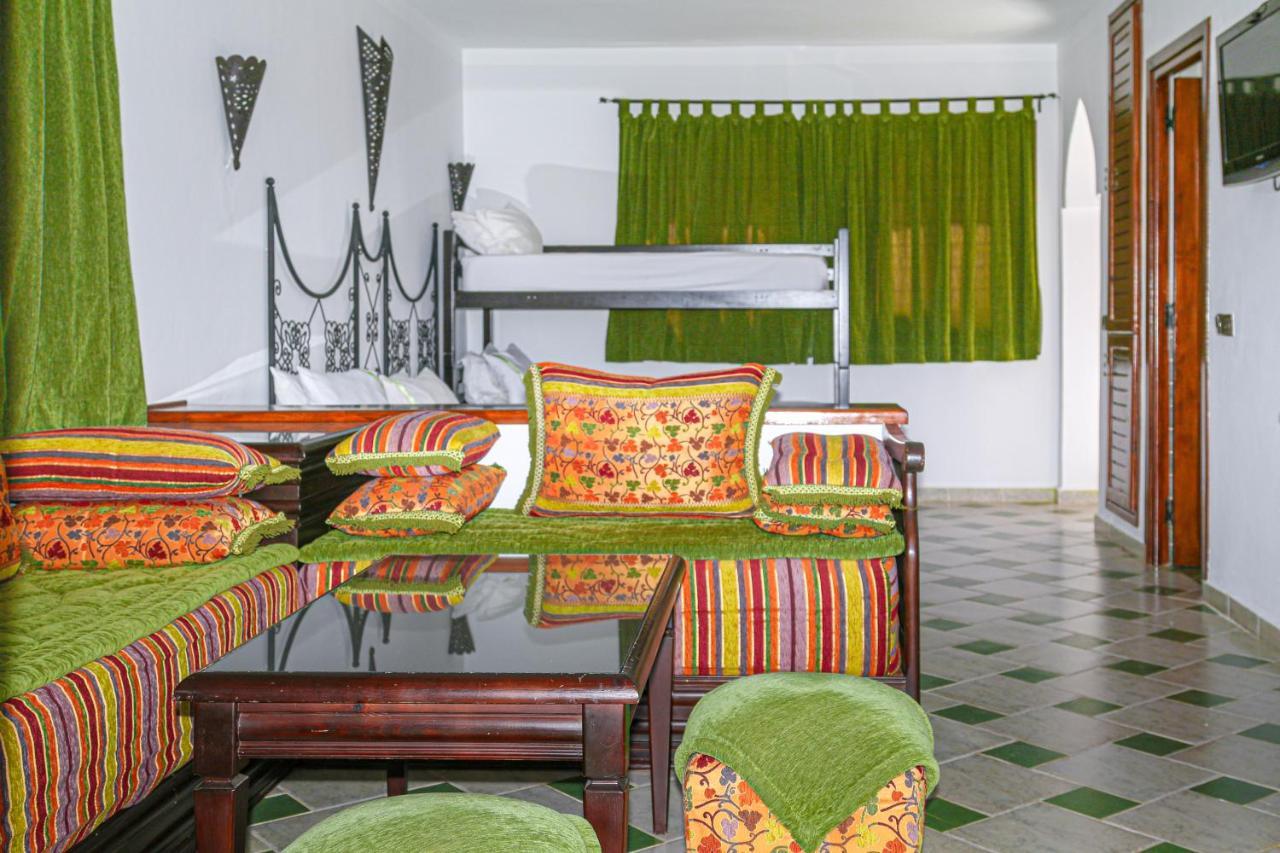 Hotel Mandy เทโทอัน ภายนอก รูปภาพ