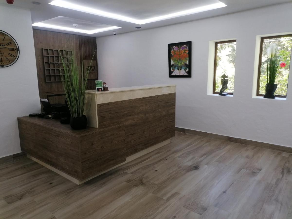 Hotel Mandy เทโทอัน ภายนอก รูปภาพ